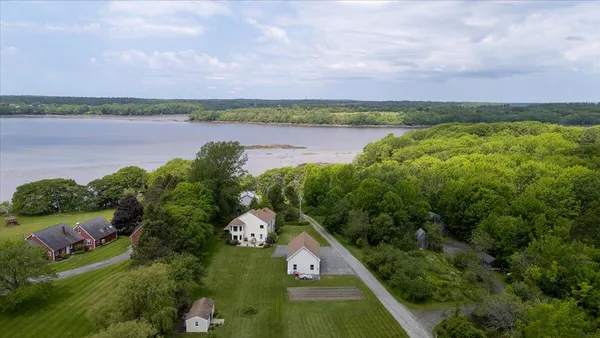 $699,000 | 76 Donahue Drive, South Thomaston, ME 04858