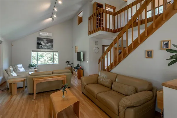 $699,000 | 76 Donahue Drive, South Thomaston, ME 04858