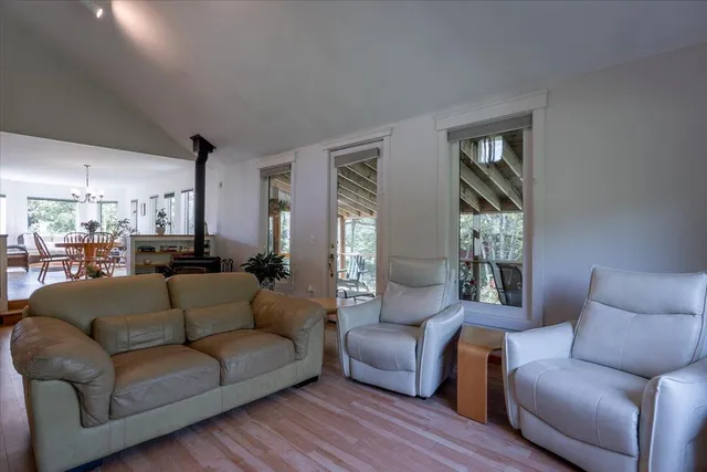 $699,000 | 76 Donahue Drive, South Thomaston, ME 04858