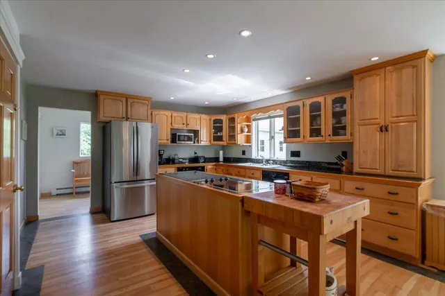 $699,000 | 76 Donahue Drive, South Thomaston, ME 04858