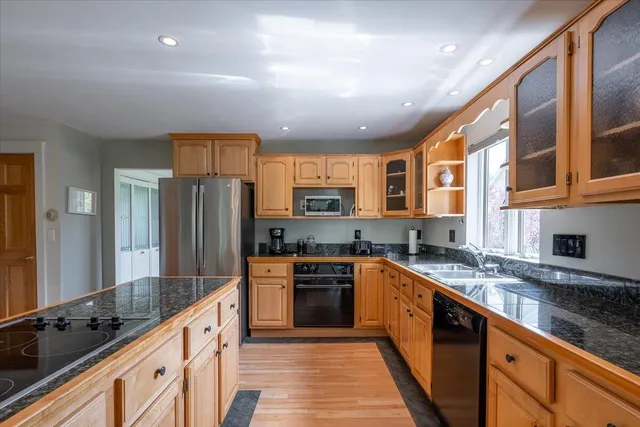 $699,000 | 76 Donahue Drive, South Thomaston, ME 04858