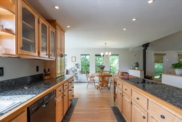 $699,000 | 76 Donahue Drive, South Thomaston, ME 04858