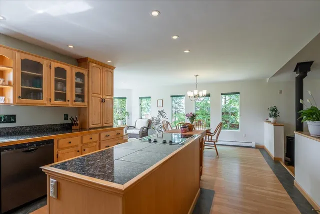 $699,000 | 76 Donahue Drive, South Thomaston, ME 04858