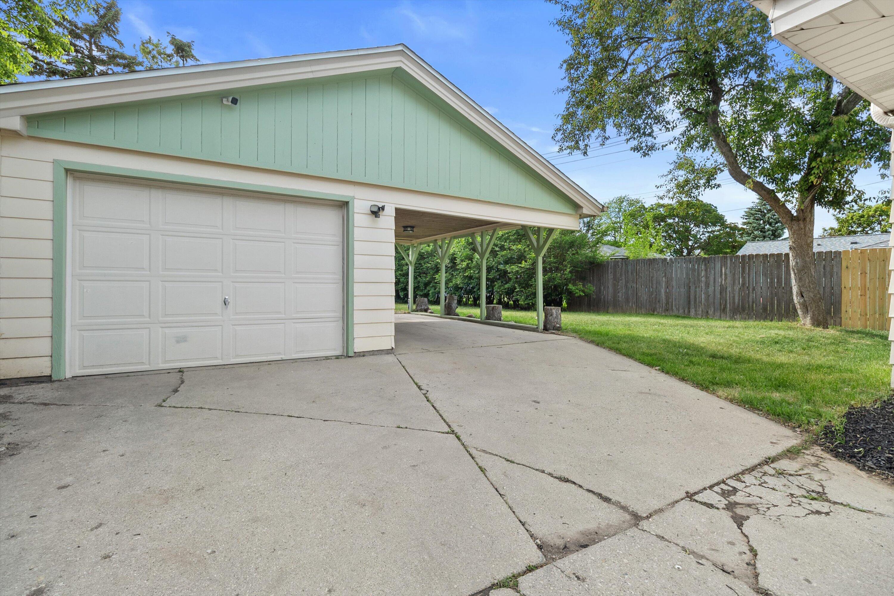 3319 South 86th Street Milwaukee, WI 53227 - Photo 22 of 26 22-E6A6393
