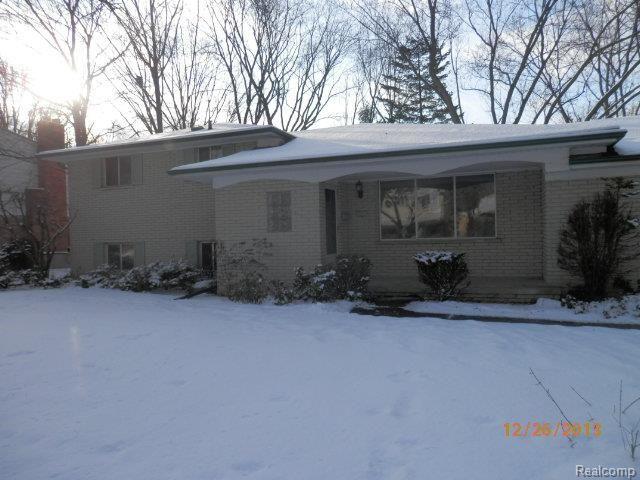 16201 Riverside Drive Livonia, MI 48154 - Photo 3 of 12 PC266353.jpg