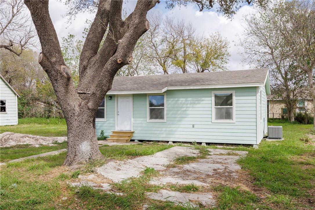 306 Allison Drive Gregory, TX 78359 - Photo 3 of 27 a front view of house with yard