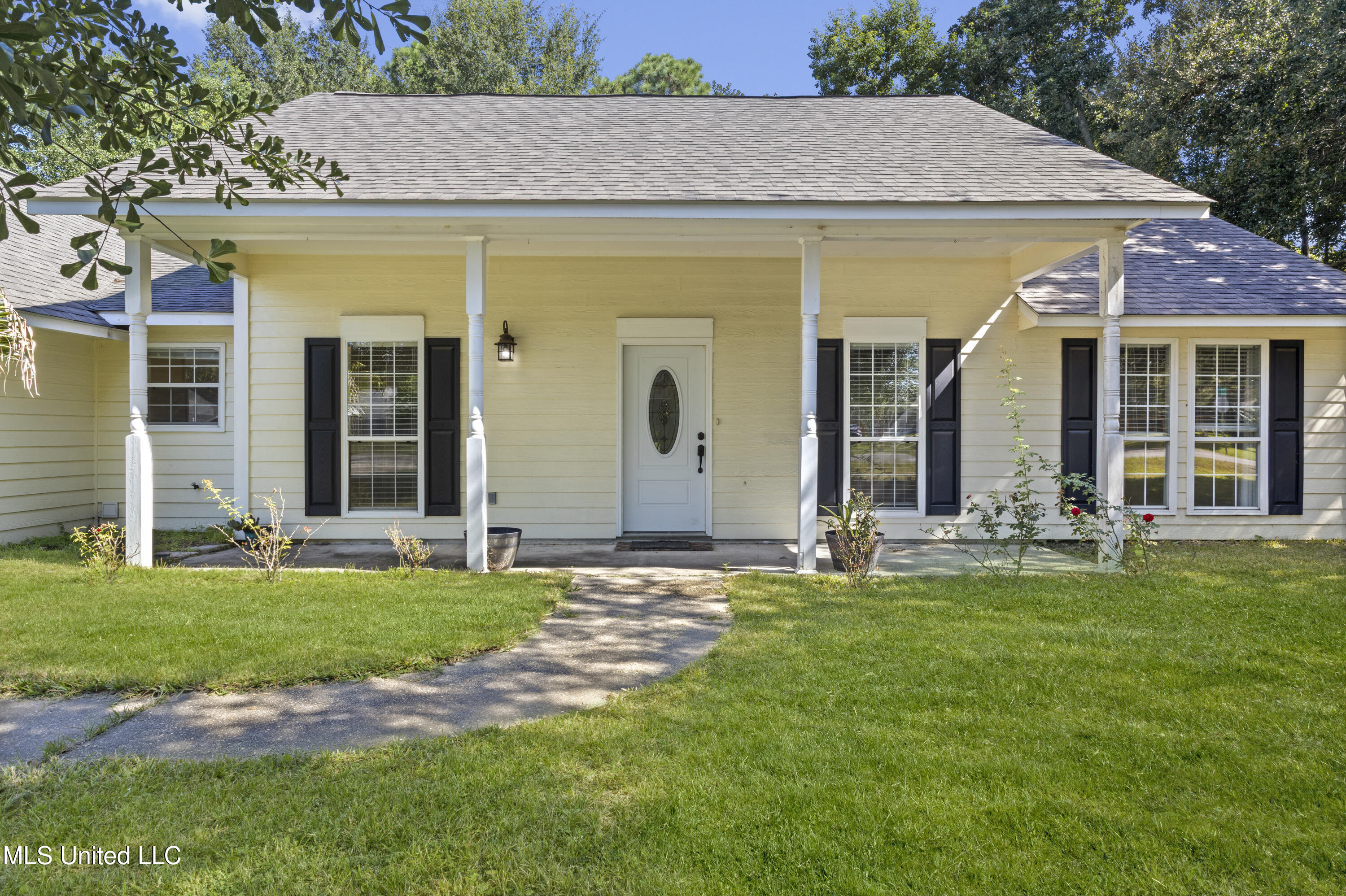 3300 Seabass Road Gautier, MS 39553 - Photo 2 of 36 Front