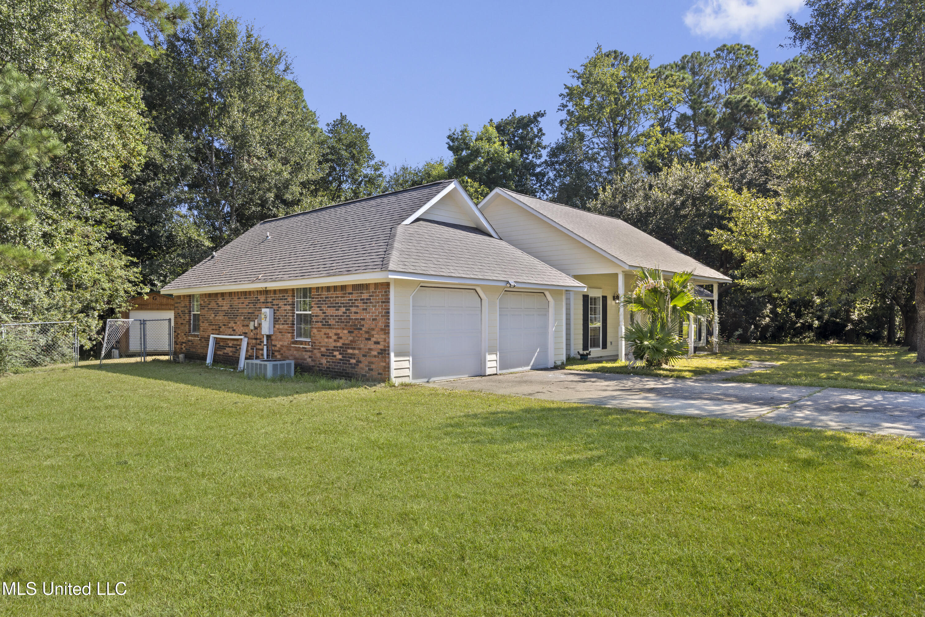 3300 Seabass Road Gautier, MS 39553 - Photo 3 of 36 0003