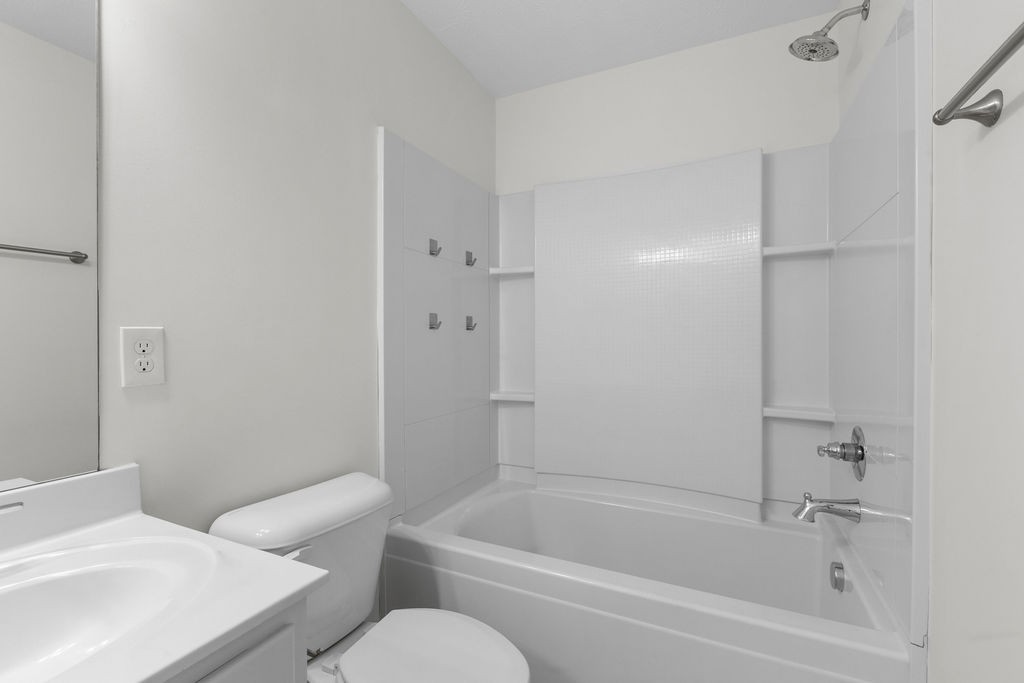 408 Brigade Court Lebanon, TN 37087 - Photo 23 of 36 a bathroom with a toilet and a bathtub