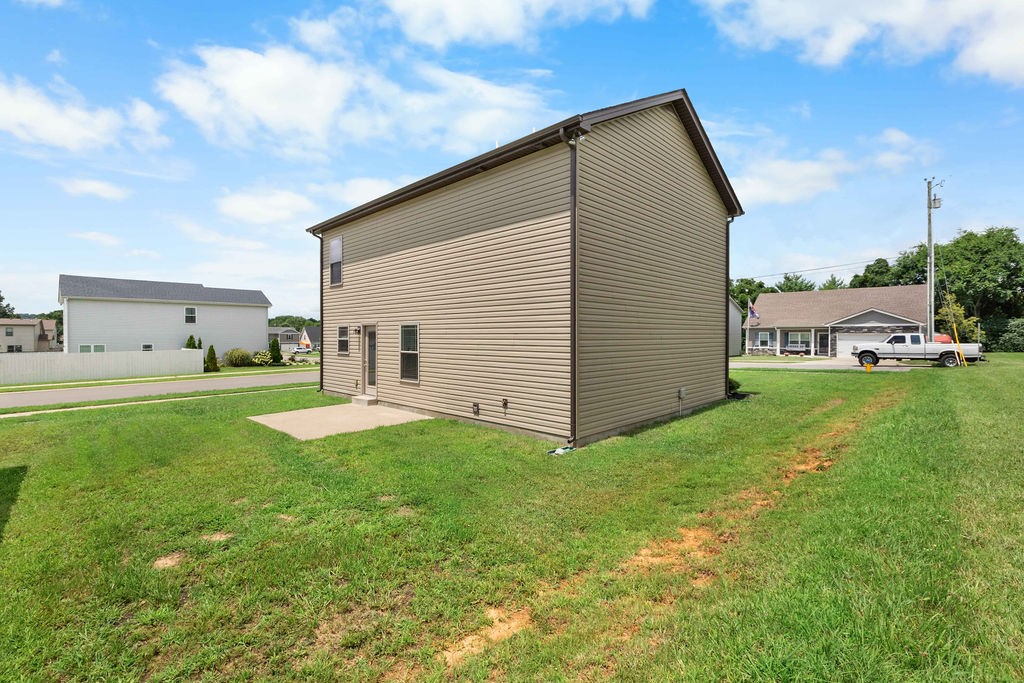 408 Brigade Court Lebanon, TN 37087 - Photo 33 of 36 a backyard of a house with table and chairs
