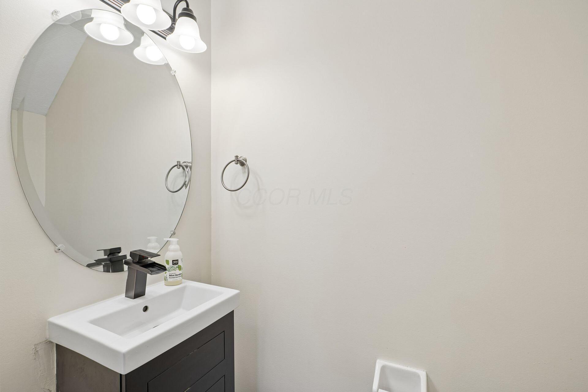 7003 Pleasant Colony Way, Unit 14 New Albany, OH 43054 - Photo 35 of 38 Half Bath