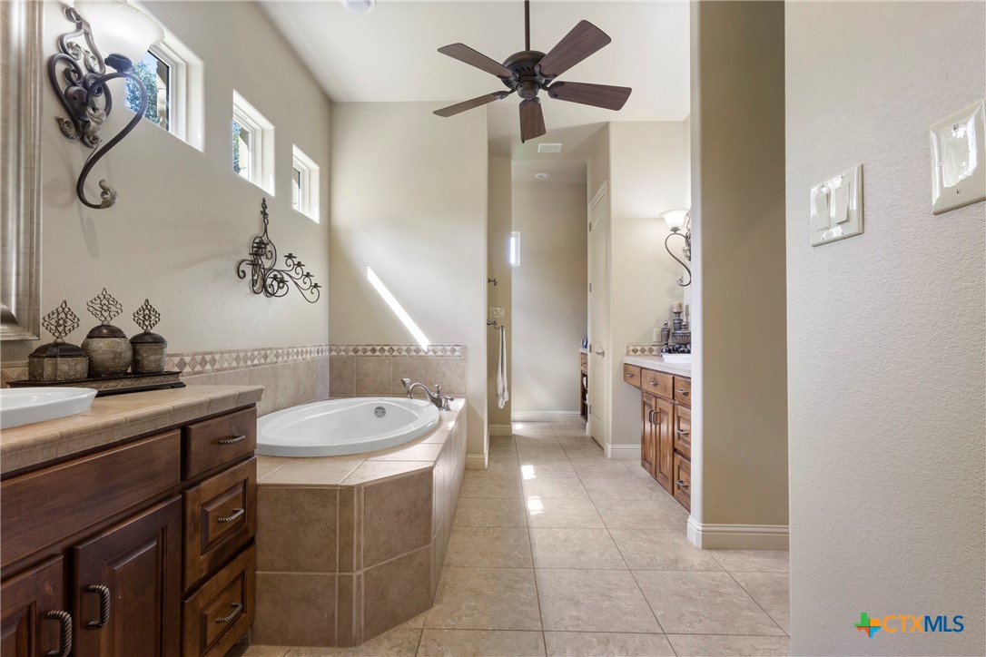 139 Eagle Rock Road Salado, TX 76571 - Photo 16 of 39 Primary Bathroom