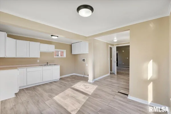 $100,000 | 2011 West 2nd Street, Davenport, IA 52802