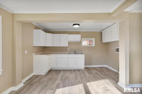 $100,000 | 2011 West 2nd Street, Davenport, IA 52802