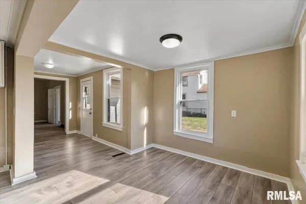 $100,000 | 2011 West 2nd Street, Davenport, IA 52802