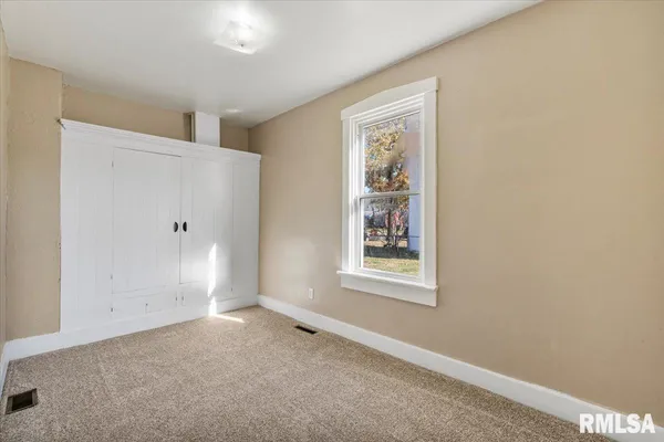 $100,000 | 2011 West 2nd Street, Davenport, IA 52802