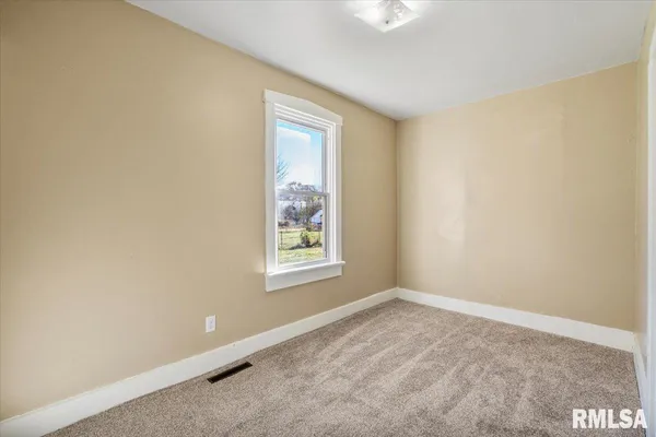 $100,000 | 2011 West 2nd Street, Davenport, IA 52802