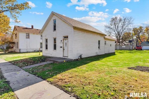 $100,000 | 2011 West 2nd Street, Davenport, IA 52802