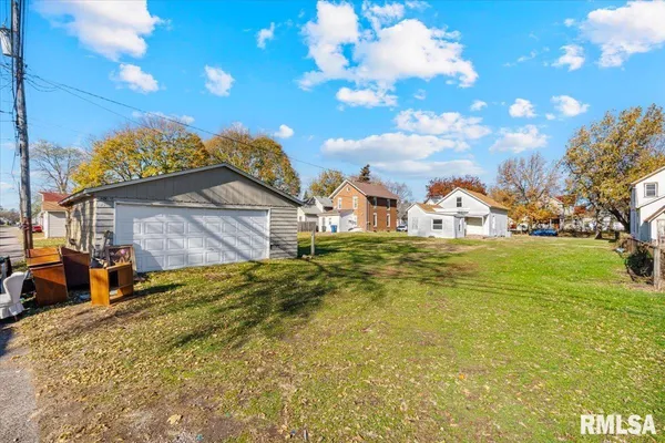 $100,000 | 2011 West 2nd Street, Davenport, IA 52802