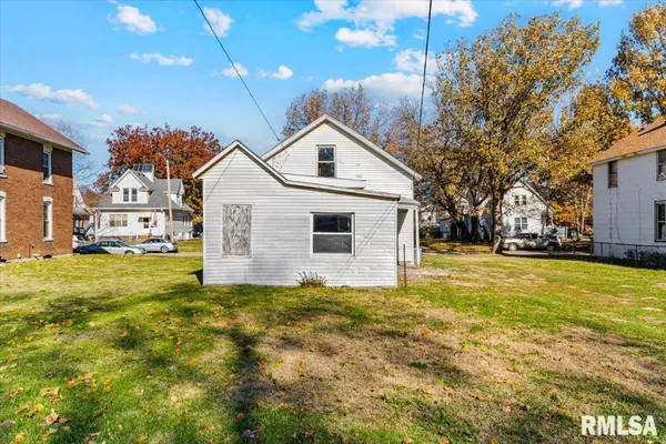 $100,000 | 2011 West 2nd Street, Davenport, IA 52802