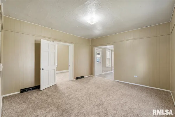 $100,000 | 2011 West 2nd Street, Davenport, IA 52802
