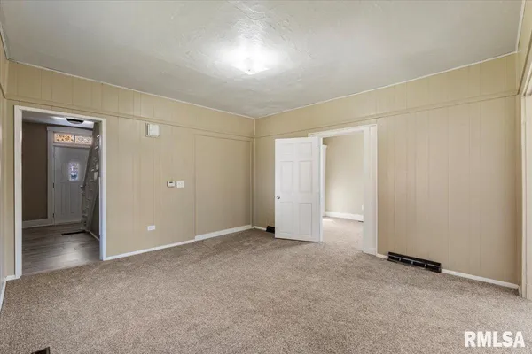 $100,000 | 2011 West 2nd Street, Davenport, IA 52802