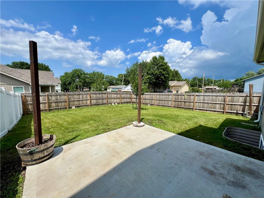 500 West Lawrence Avenue Spring Hill, KS 66083 - Photo 16 of 29