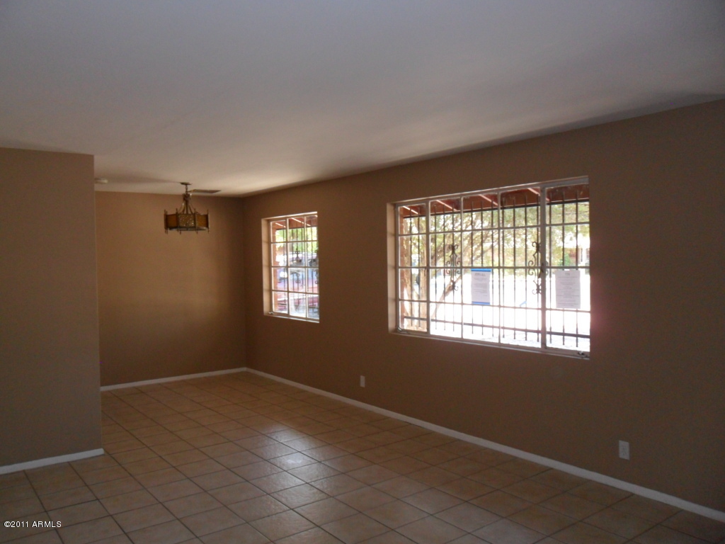 3523 East Granada Road Phoenix, AZ 85008 - Photo 8 of 31 SAM_0958