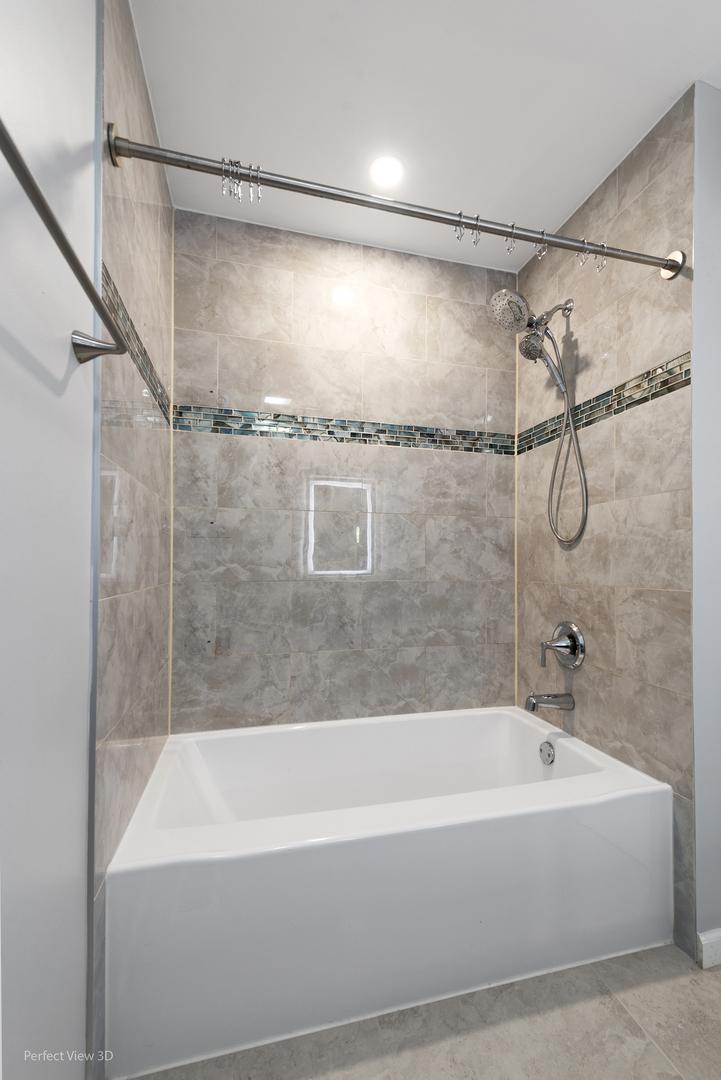 217 Oriole Road Matteson, IL 60443 - Photo 14 of 22 a bathroom with a shower and a bath tub