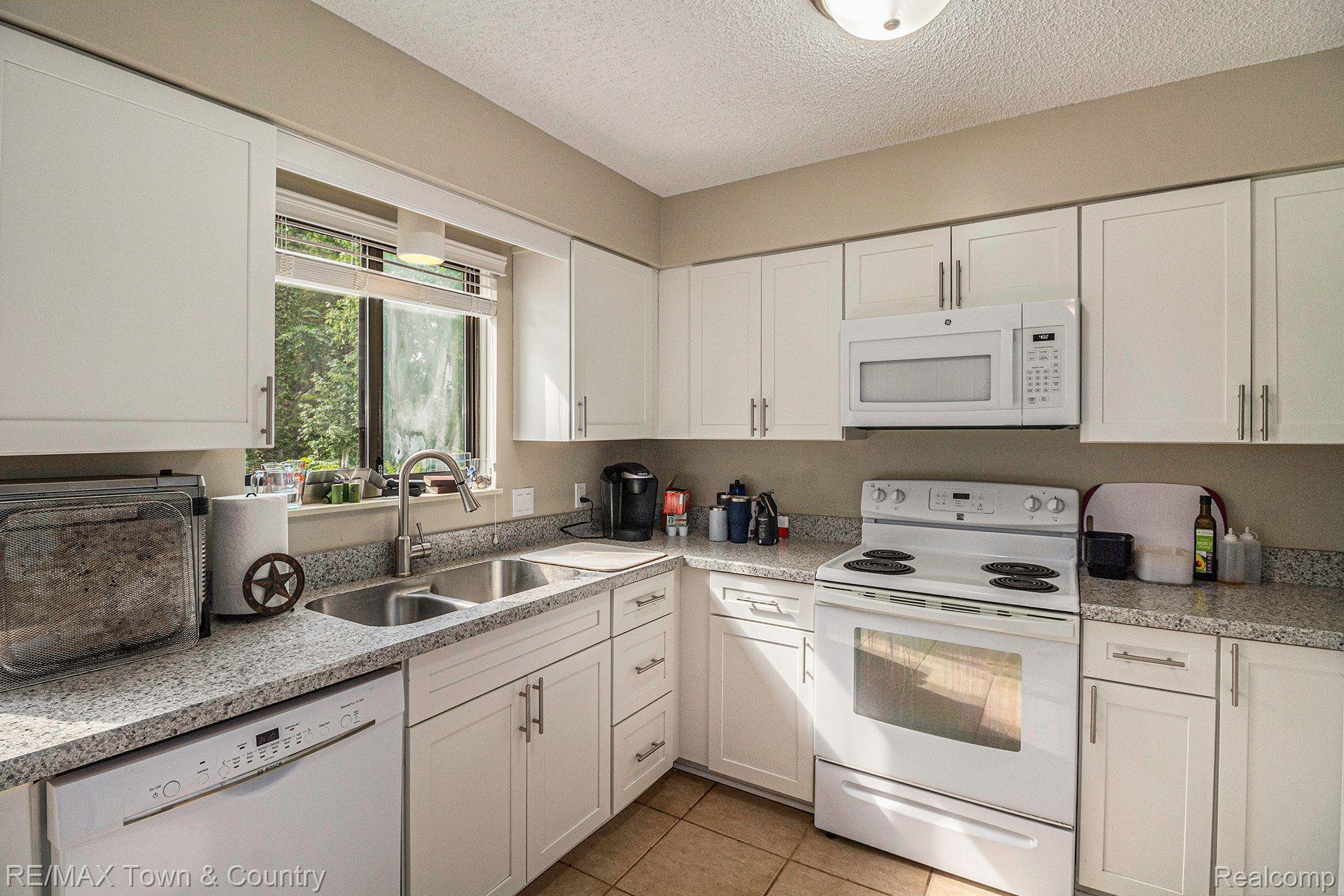 8040 Potter Road Flushing, MI 48433 - Photo 11 of 36 Gallery Image 11