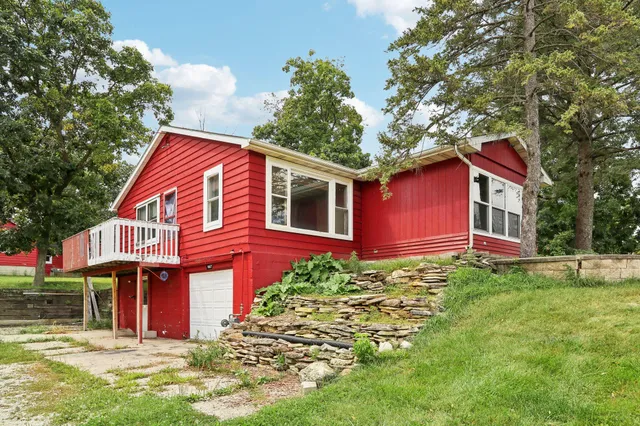 $550,000 | N9607 Highway 83 East Troy Wi 53120, Mukwonago, WI 53149