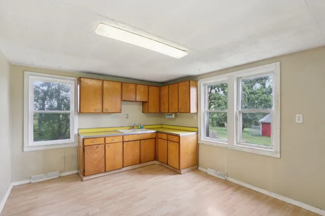 $550,000 | N9607 Highway 83 East Troy Wi 53120, Mukwonago, WI 53149