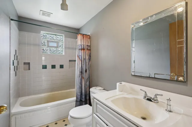 $550,000 | N9607 Highway 83 East Troy Wi 53120, Mukwonago, WI 53149