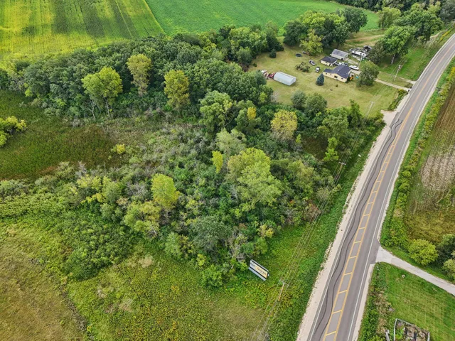 $550,000 | N9607 Highway 83 East Troy Wi 53120, Mukwonago, WI 53149