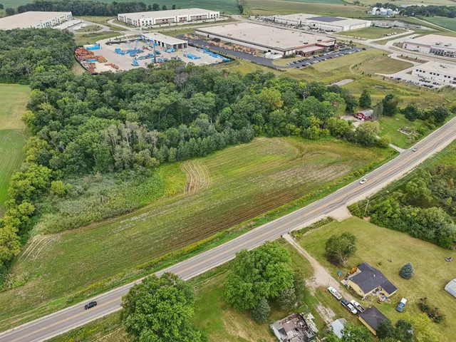 $550,000 | N9607 Highway 83 East Troy Wi 53120, Mukwonago, WI 53149