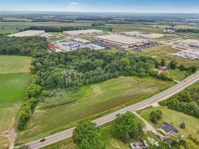 $550,000 | N9607 Highway 83 East Troy Wi 53120, Mukwonago, WI 53149