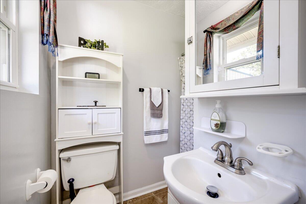 102 Peachtree Street Wrens, GA 30833 - Photo 17 of 38 Private bath!
