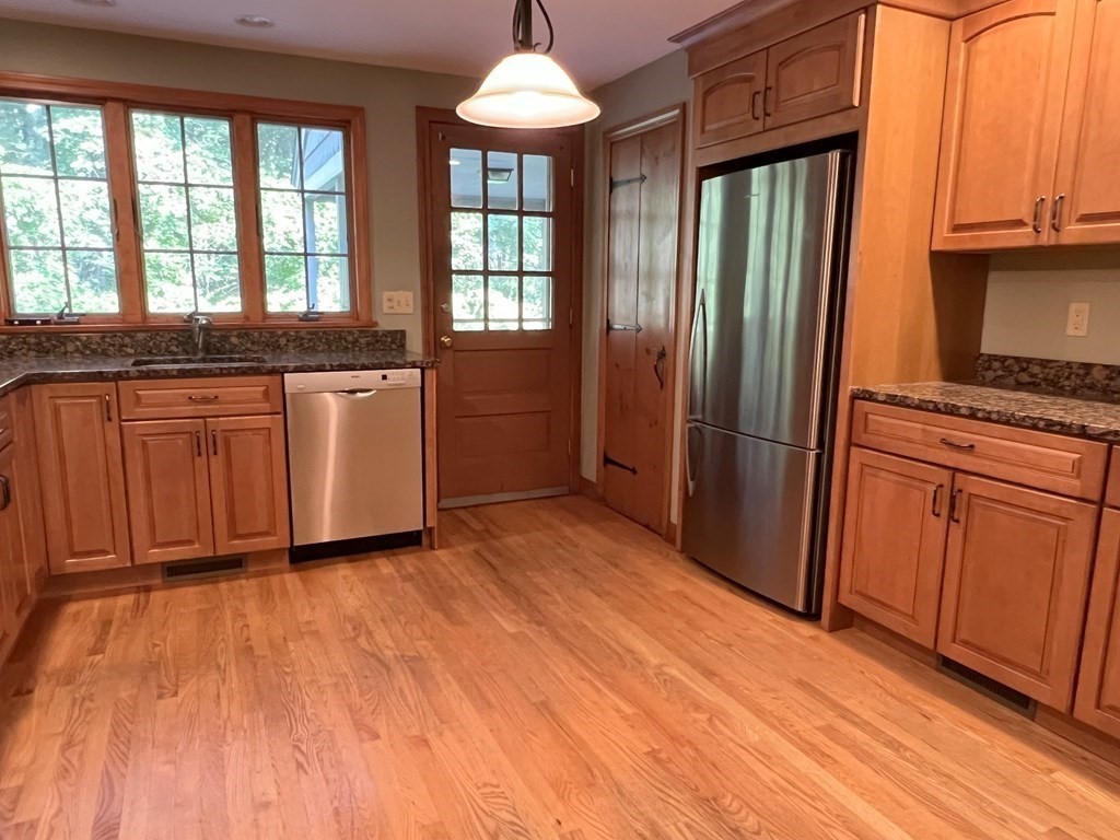 36 Amble Road Chelmsford, MA 01824 - Photo 3 of 36 Gallery Image 3