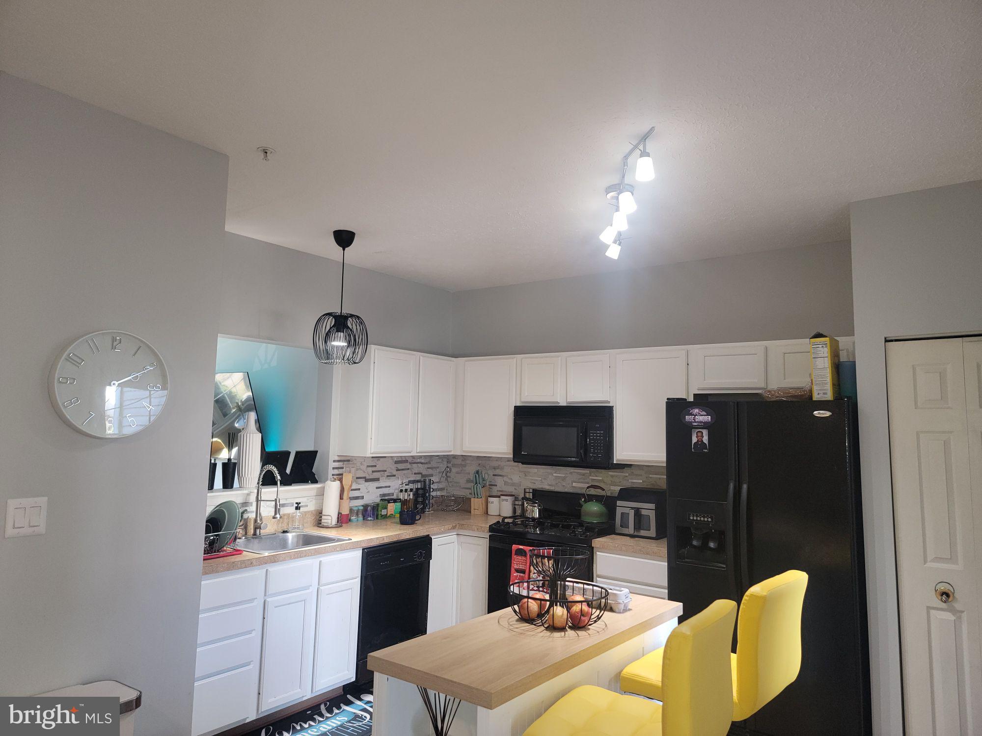 37 Gunfalls Garth Baltimore, MD 21236 - Photo 12 of 64 Kitchen