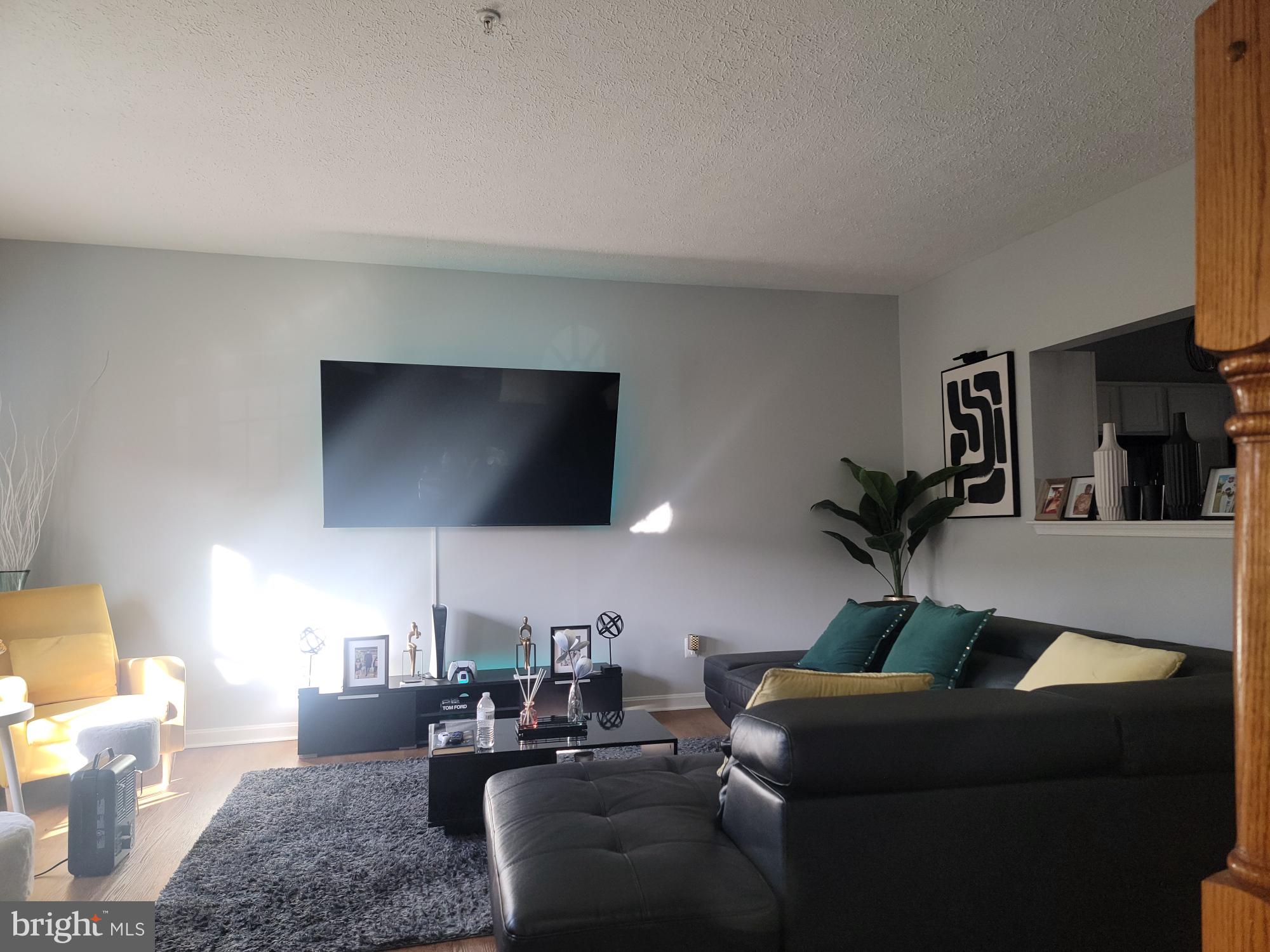 37 Gunfalls Garth Baltimore, MD 21236 - Photo 6 of 64 Living Room