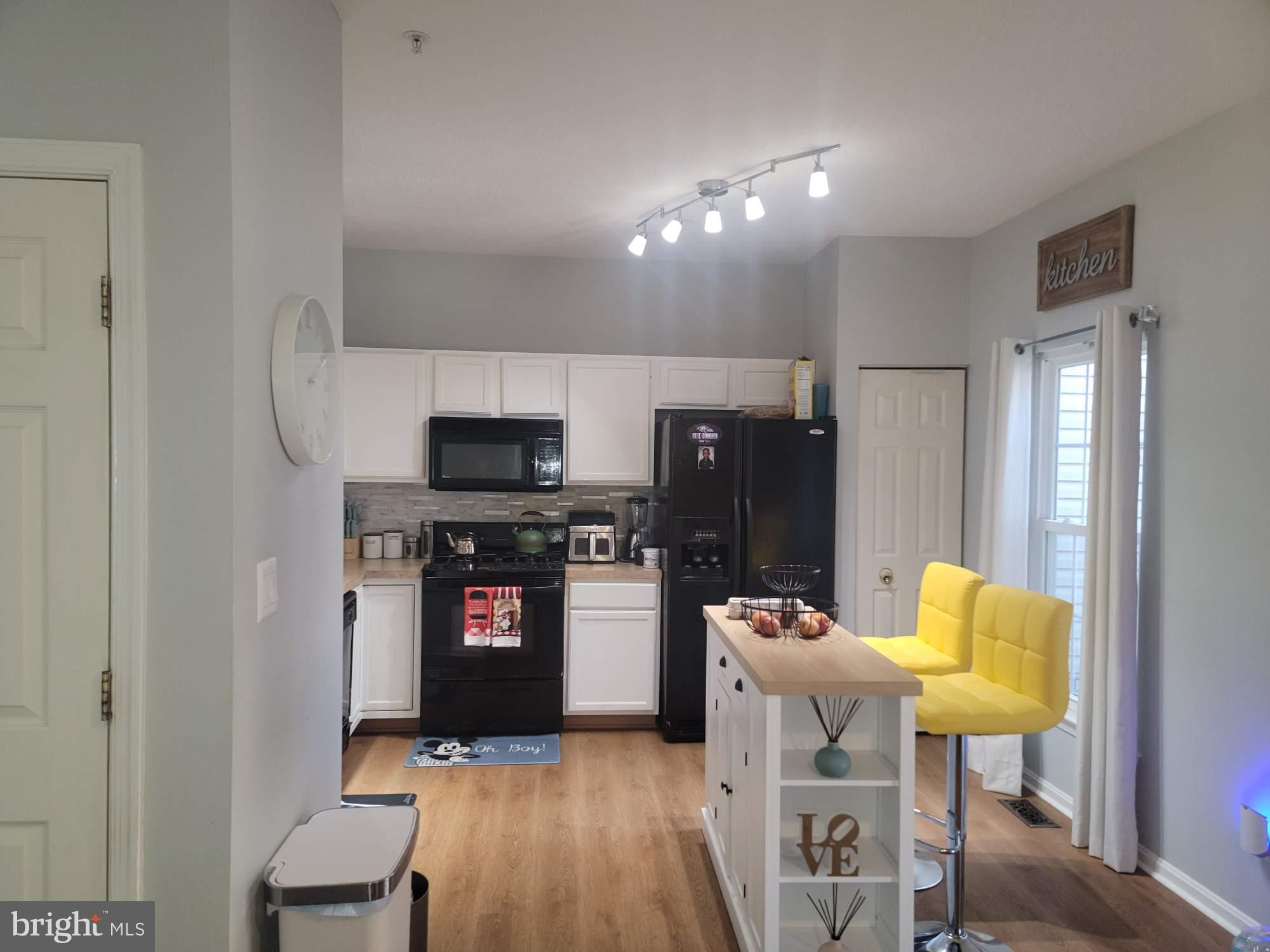 37 Gunfalls Garth Baltimore, MD 21236 - Photo 10 of 64 Kitchen