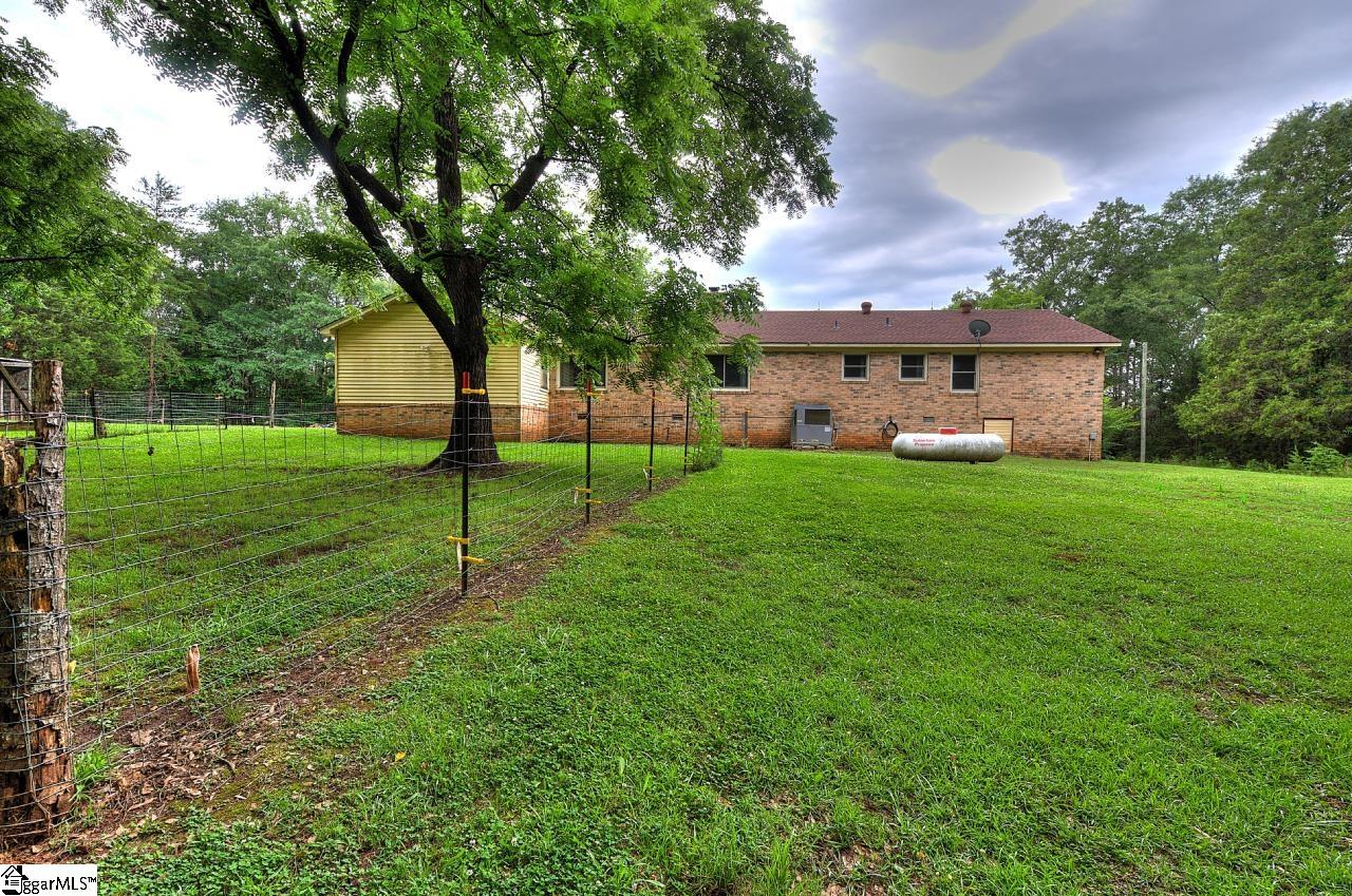 503 Edgewater Road Woodruff, SC 29388 - Photo 5 of 34