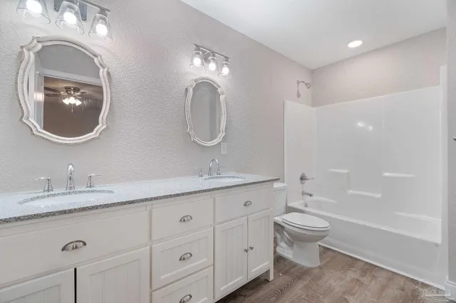 $475,000 | 6876-6878 Trailride North, Milton, FL 32570