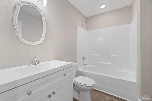 $475,000 | 6876-6878 Trailride North, Milton, FL 32570