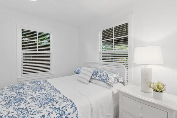 $5,000 | 118 Southeast 7th Avenue, Delray Beach, FL 33483