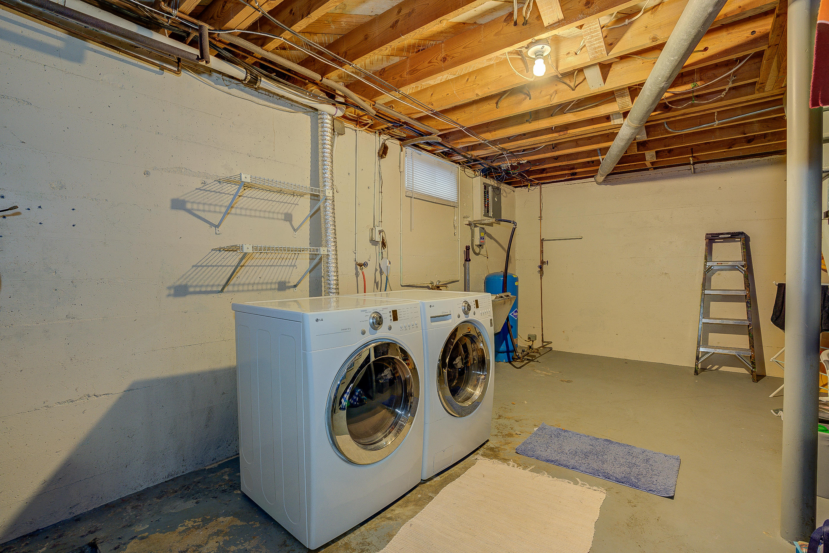 6147 Cove Road Roanoke, VA 24019 - Photo 16 of 16 a utility room with dryer and washer