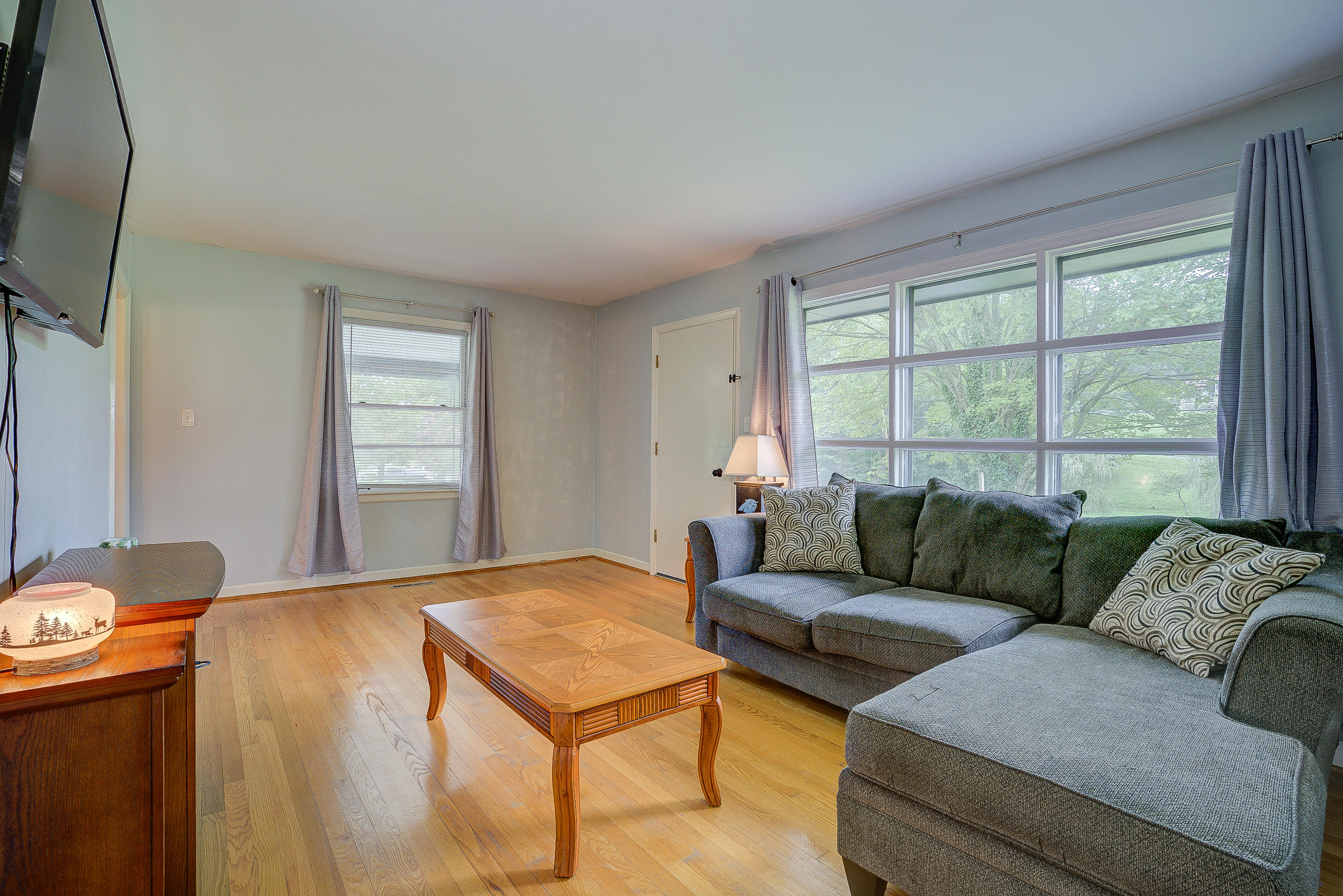 6147 Cove Road Roanoke, VA 24019 - Photo 6 of 16 a living room with furniture and a window