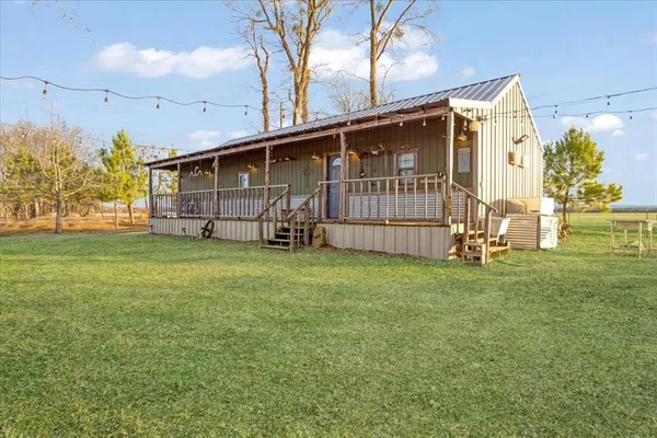 a view of a house with a backyard