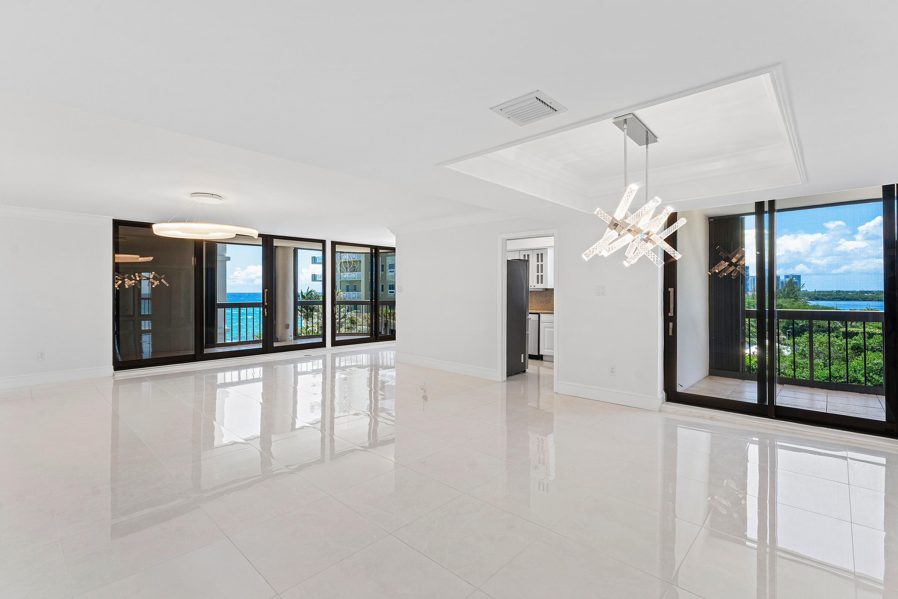 5380 North Ocean Drive, Unit 5A Riviera Beach, FL 33404 - Photo 2 of 38 Living Room