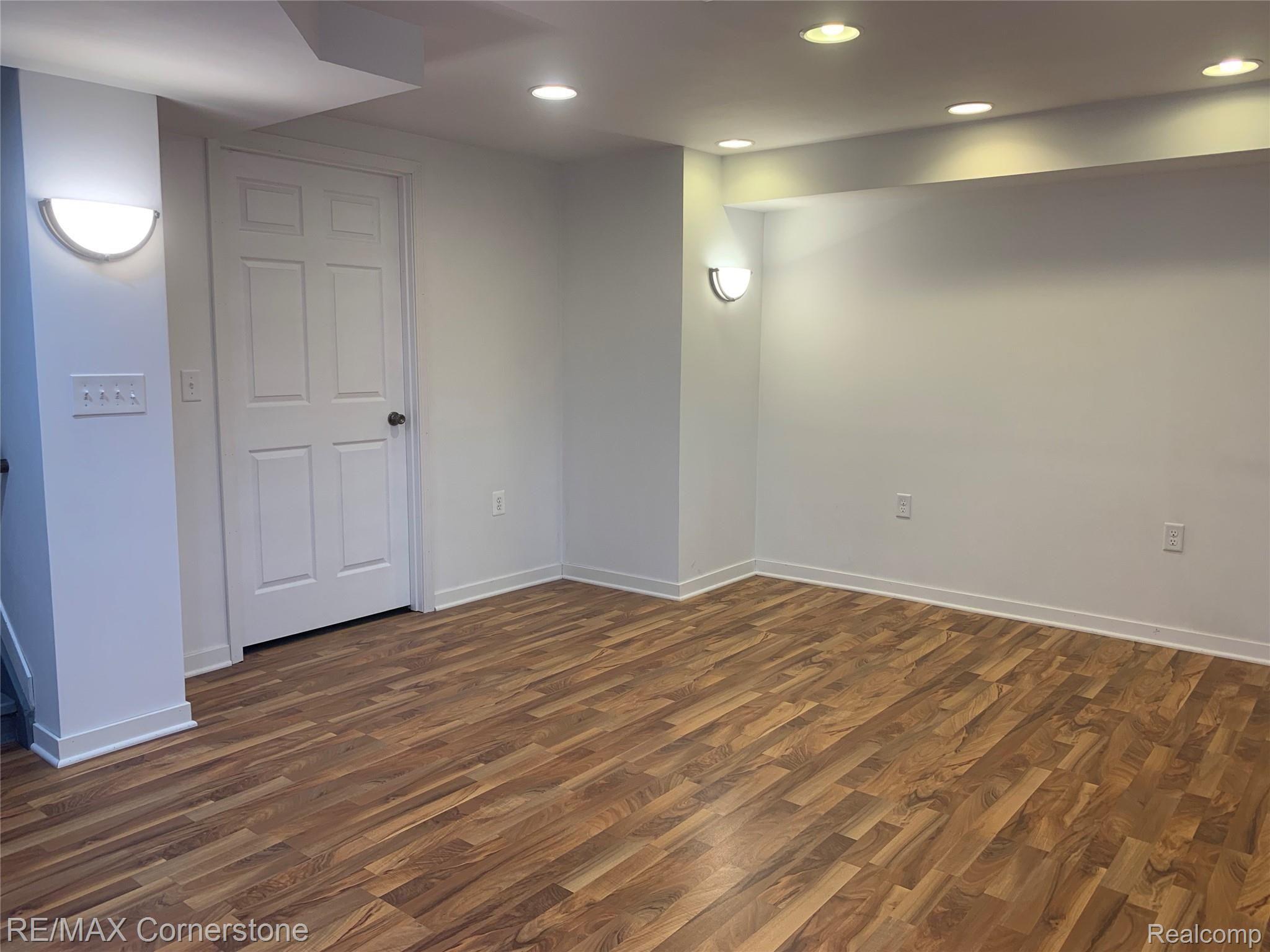 17463 Wayne Road Livonia, MI 48152 - Photo 31 of 37 g9e3q1tBQWyHwO4ovBtHSA.jpg